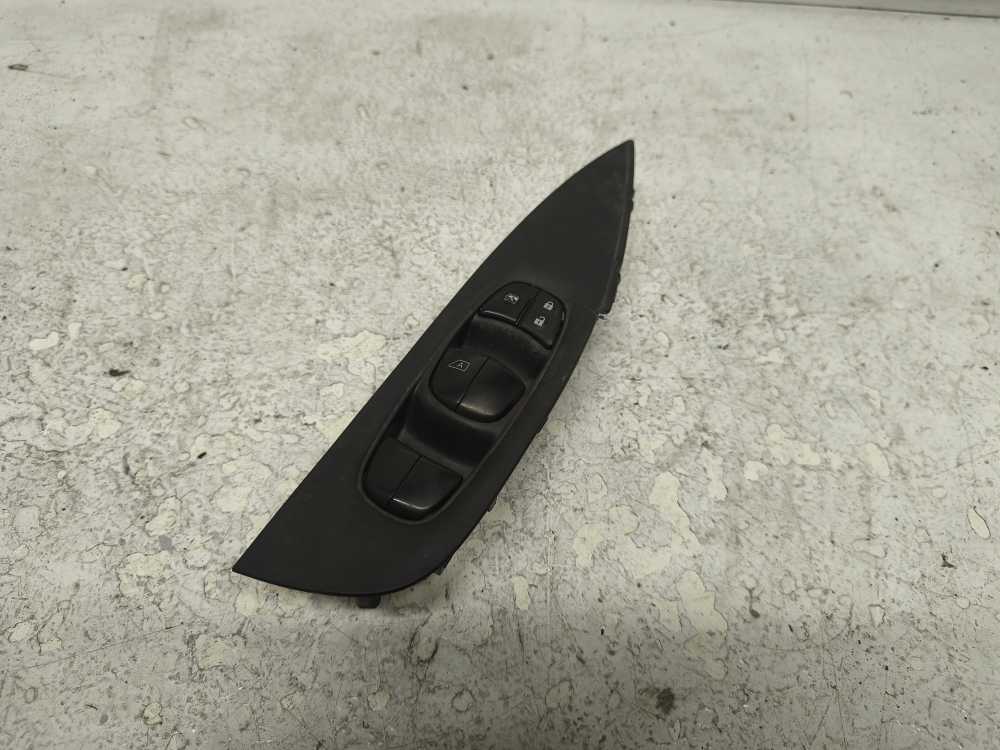 BOUTON LEVE VITRE NISSAN - Vue 1